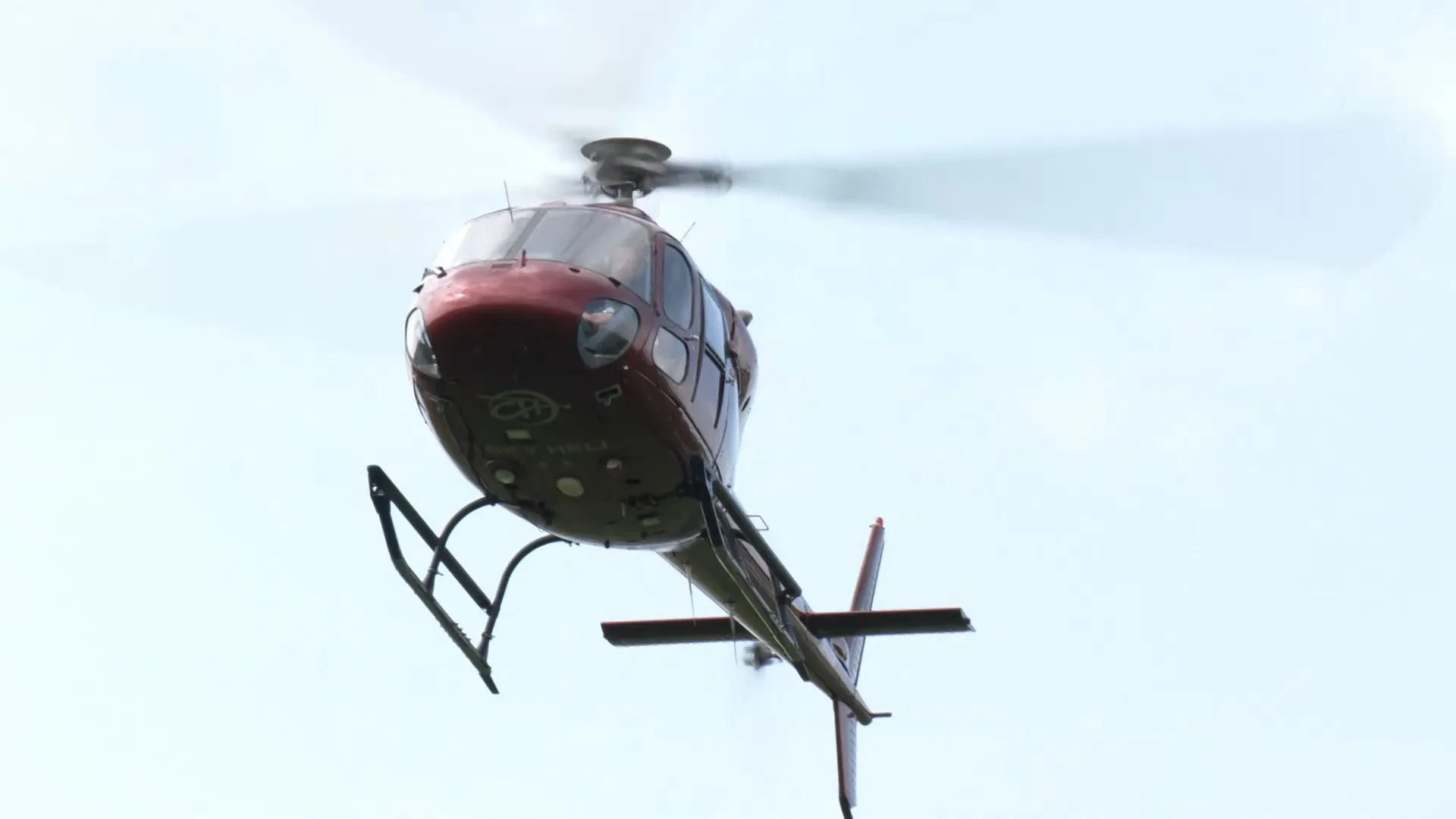 Hubschrauber im Tiefflug über Nürnberg: Kontrolle der Leitungen
