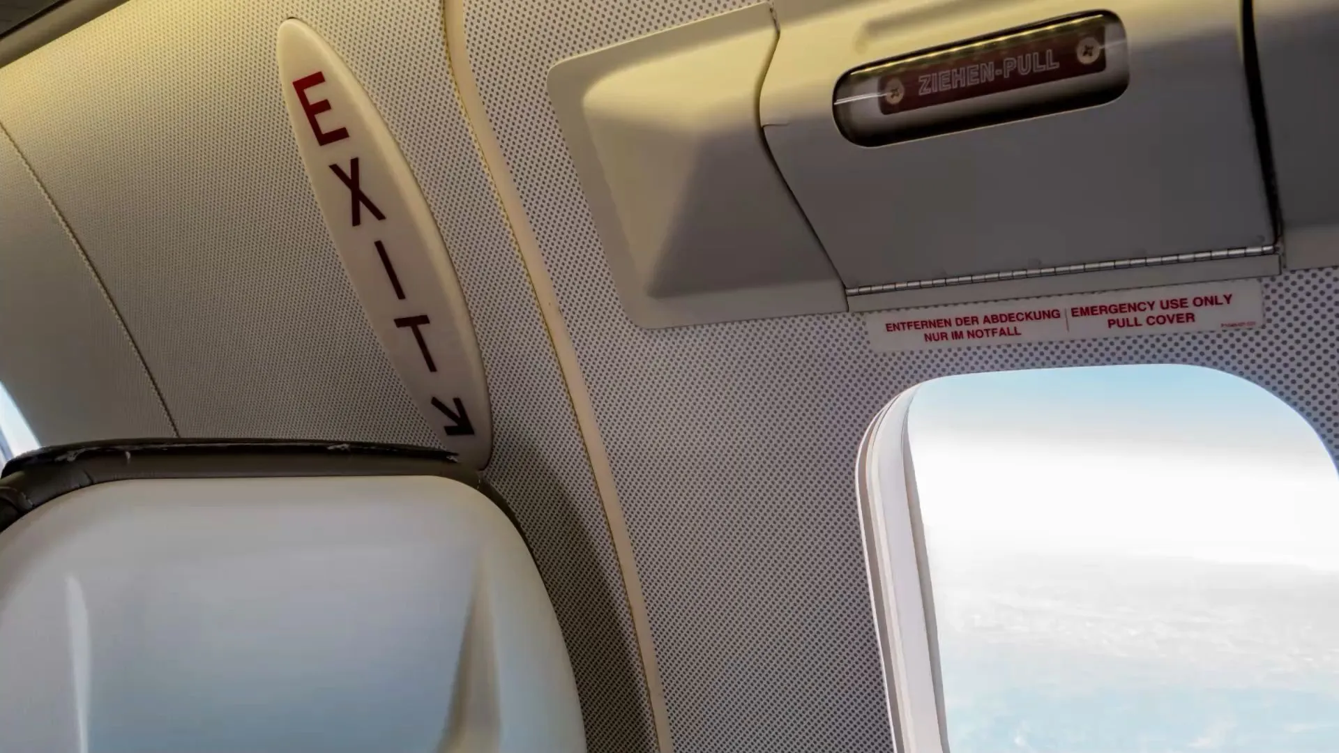 Notausgang im Flugzeug: Welche Menschen hier sitzen dürfen - und welche nicht