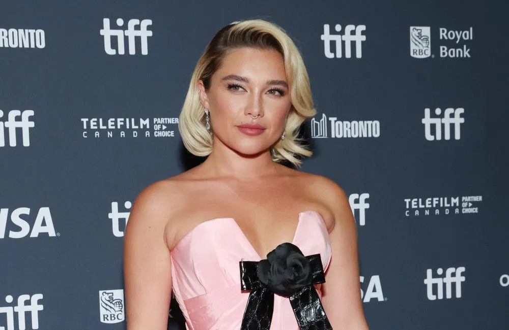 Florence Pugh fand es „traumatisch“, sich für eine Filmrolle den Kopf zu rasieren