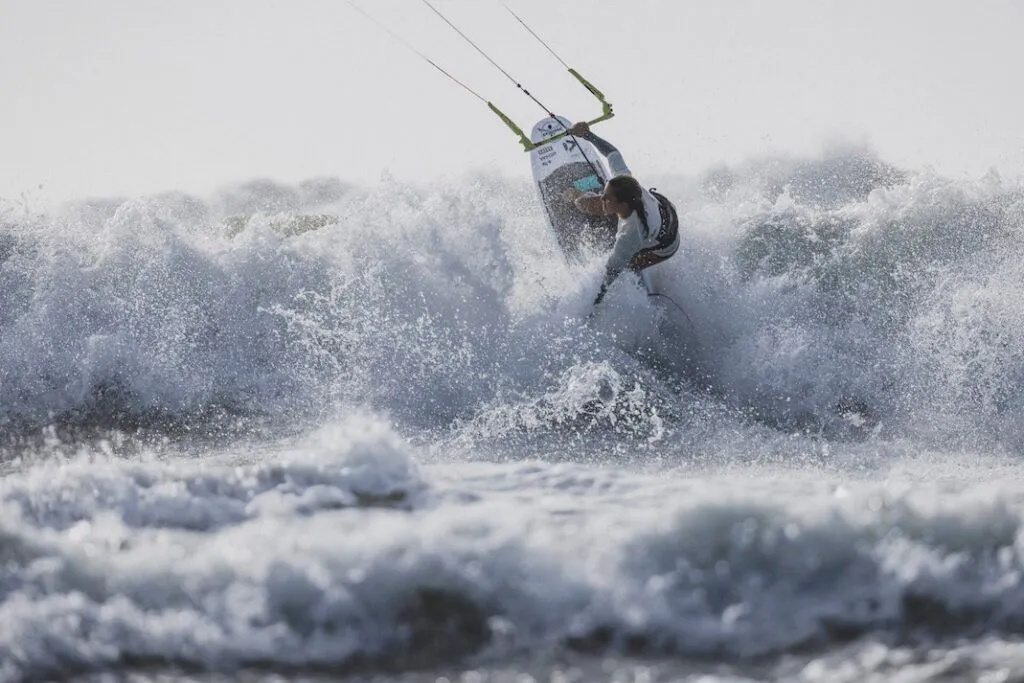 Kitesurf-Elite misst sich an der marrokanischen Küste in Dakhla