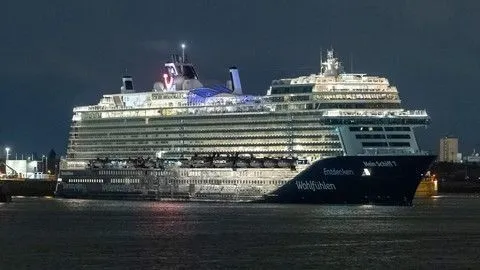 Neuer Kreuzfahrt-Riese «Mein Schiff 7» erstmals in Hamburg - mit Promi-Besatzung