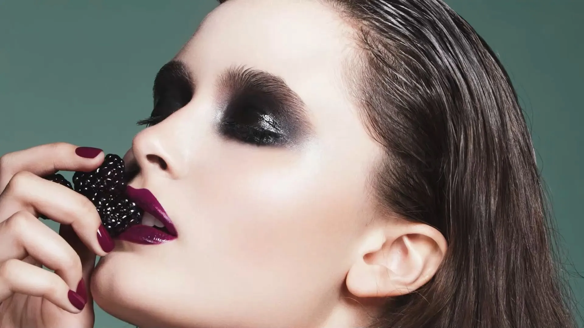 Dark Feminine Energy: DER Beauty-Trend im Herbst