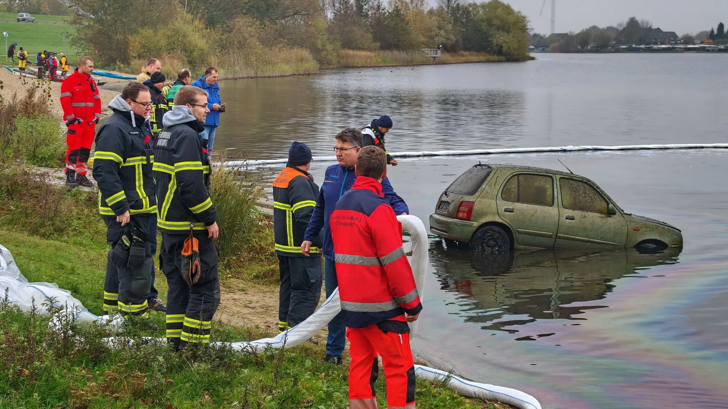 Hamburg: Polizei versenkt Auto in Badesee und ermittelt wegen Umweltverschmutzung - gegen sich selbst