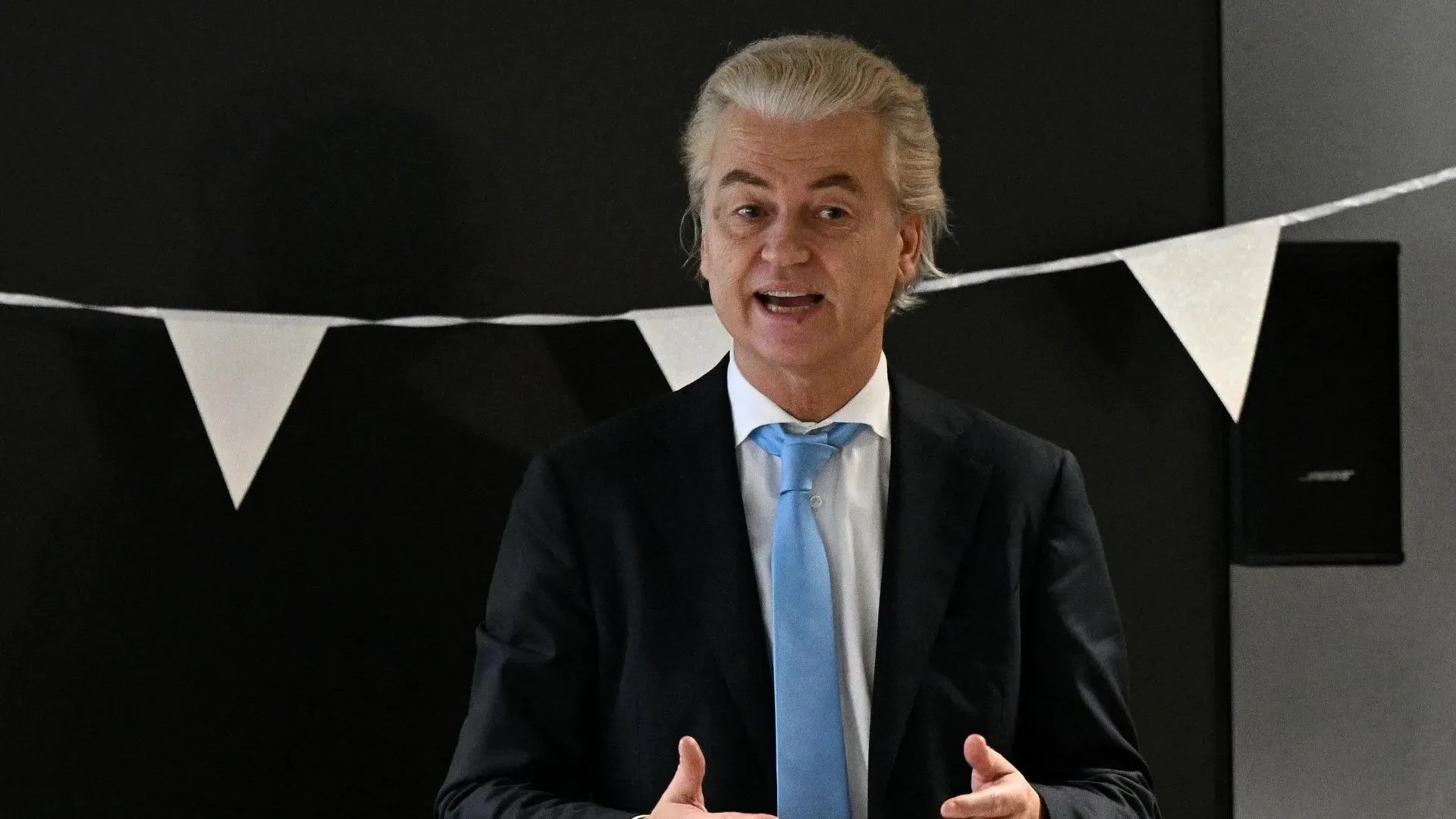 Netherlands: Right-wing populist Wilders resigns as head of government
