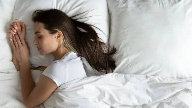 Estudo descobre: a posição de dormir influencia a saúde e o conforto
