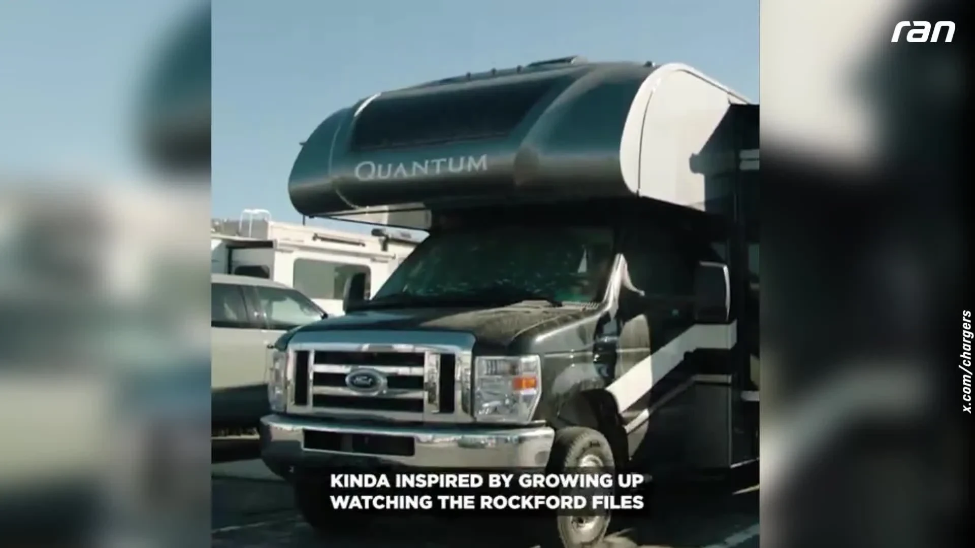 NFL : Une camionnette au lieu d'une villa de luxe ! Le nouvel entraîneur des Chargers vit dans un endroit si étrange