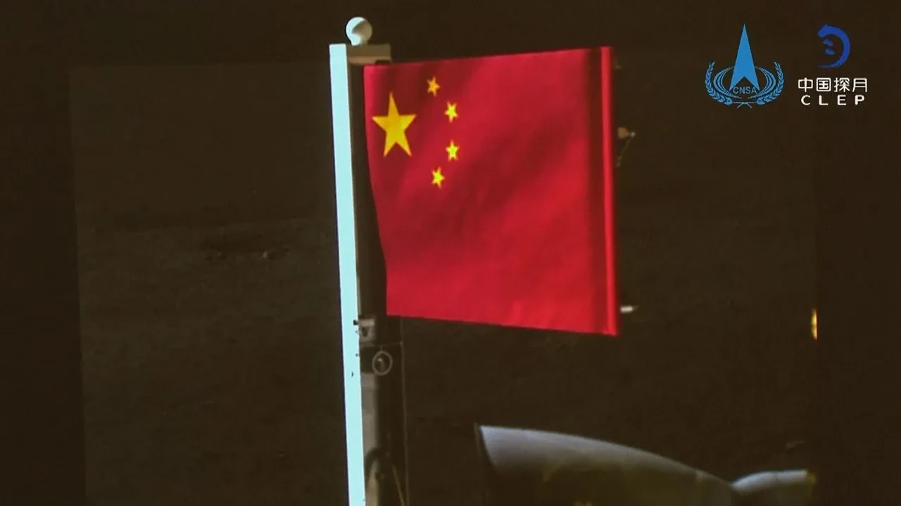 k!News-Schlagzeilen: Bauern blockieren Grenze, Demonstrationen in Moskau, Chinas Flagge auf dem Mond