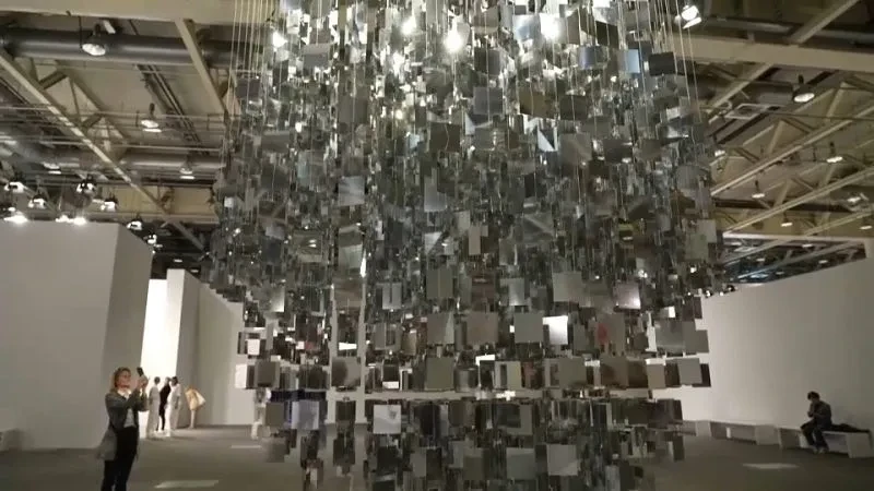 Steine, Metallstangen und Gummischläuche: Kunst auf 16.000 Quadratmetern in Basel