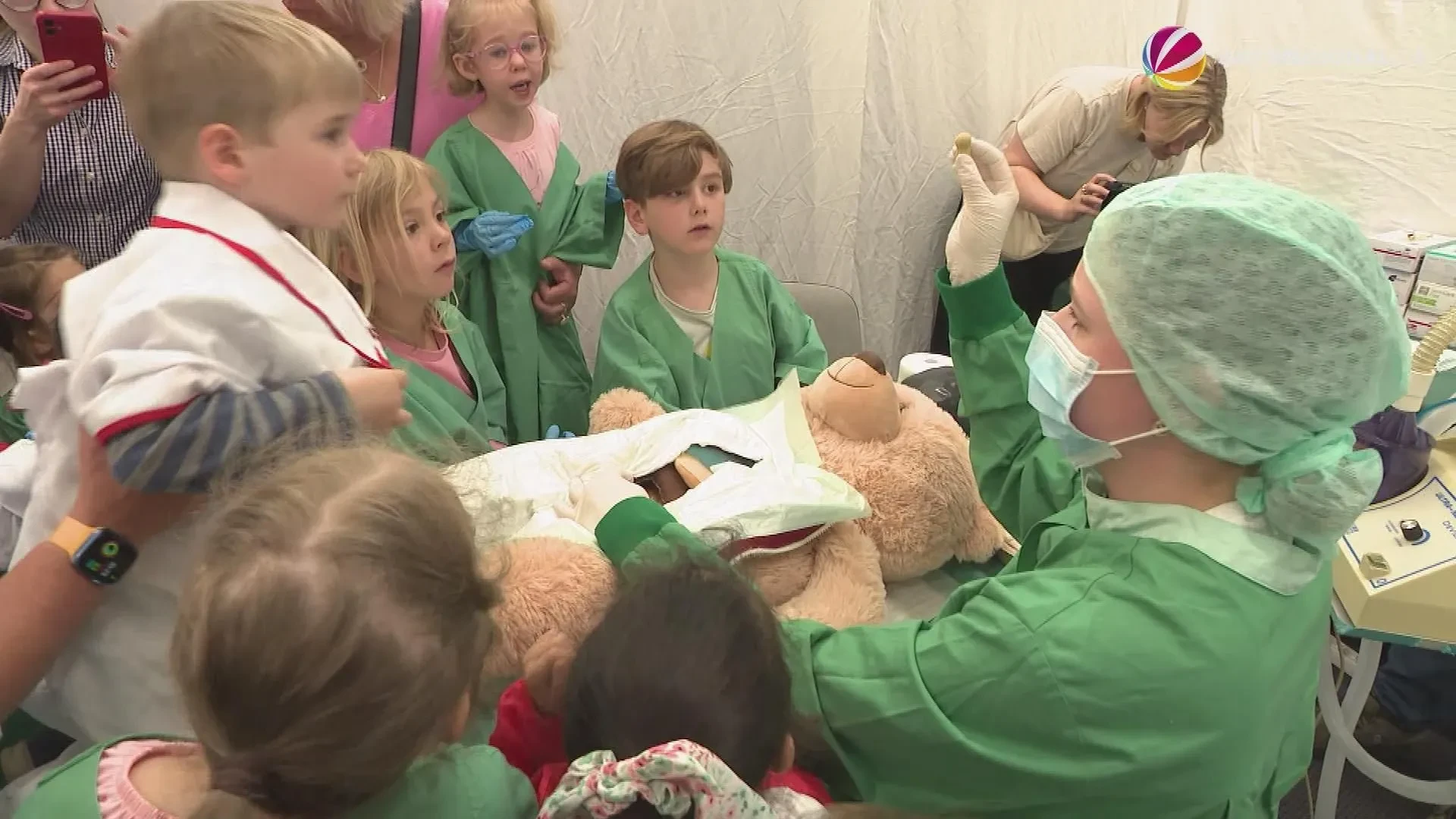 Больница Геттинген открывается для раненых плюшевых игрушек