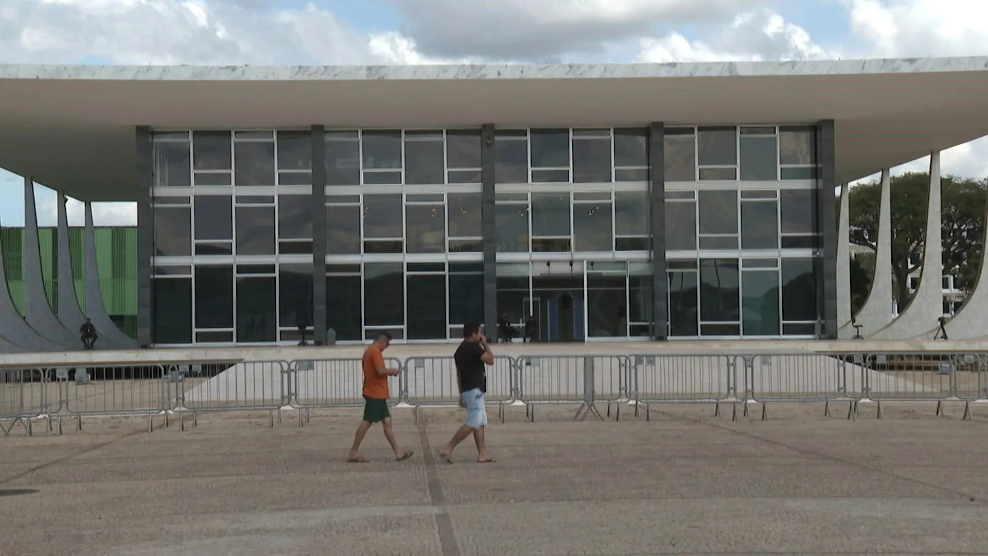 Images outside Brazil's Supreme Court as Bolsonaro, co-accused testify in coup trial