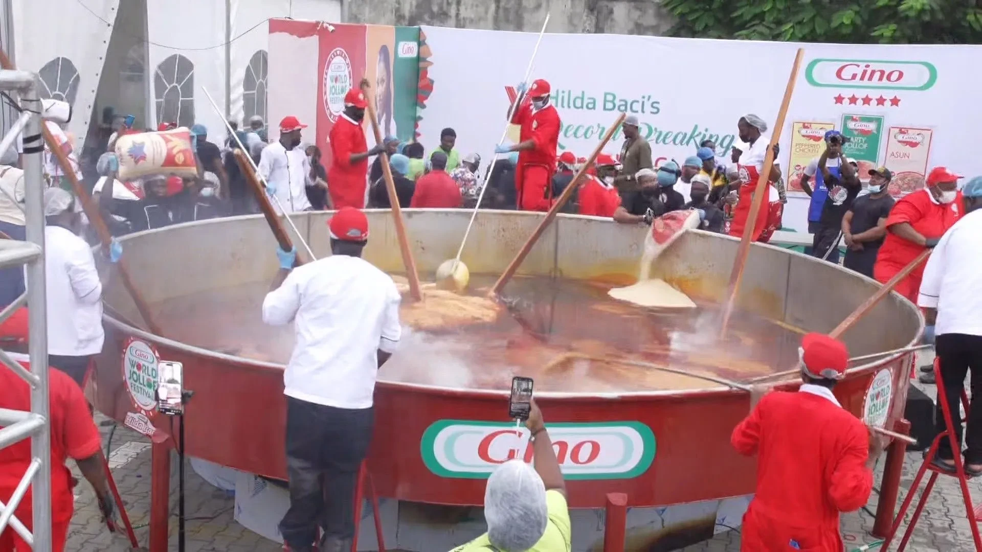 World's largest jollof rice record attempt in Nigeria
