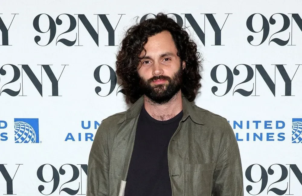 Penn Badgley was 'humpin' on the air' while filming sex scenes during the COVID-19 pandemic
