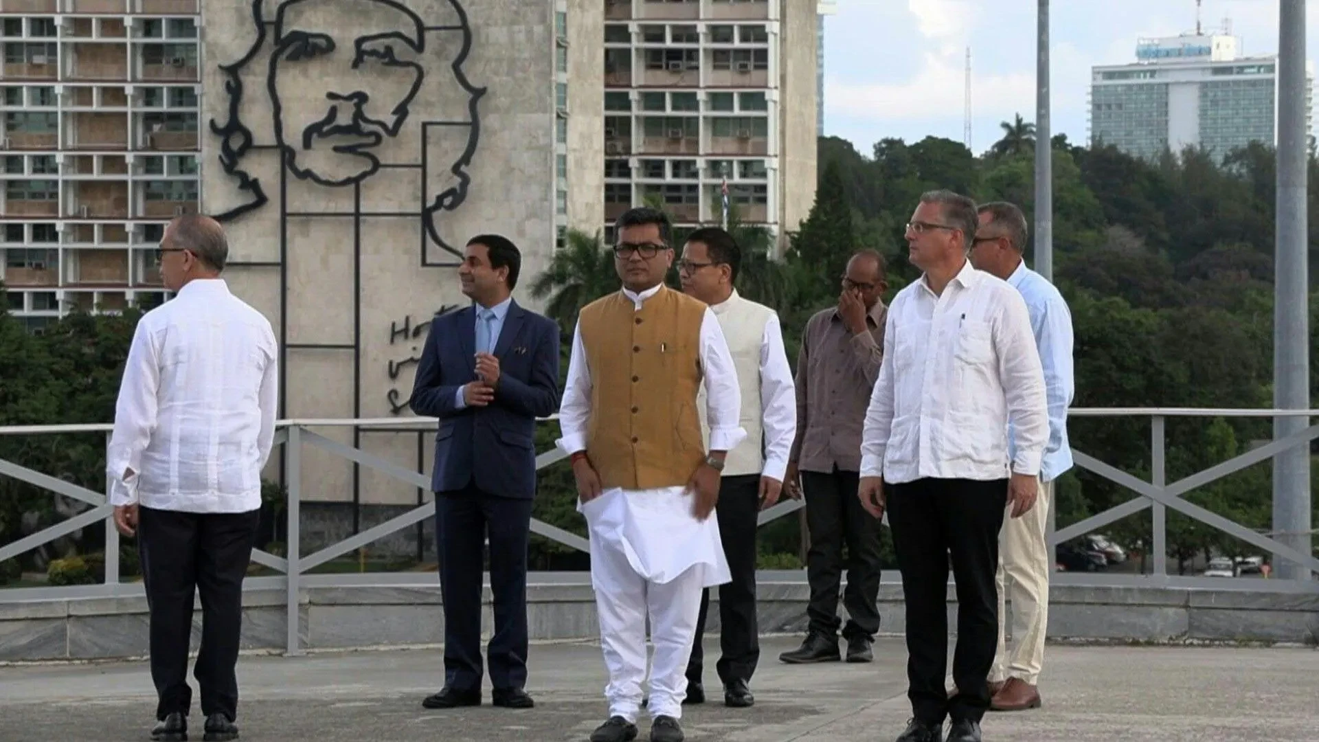 Ministro das Relações Exteriores da Índia visita Havana