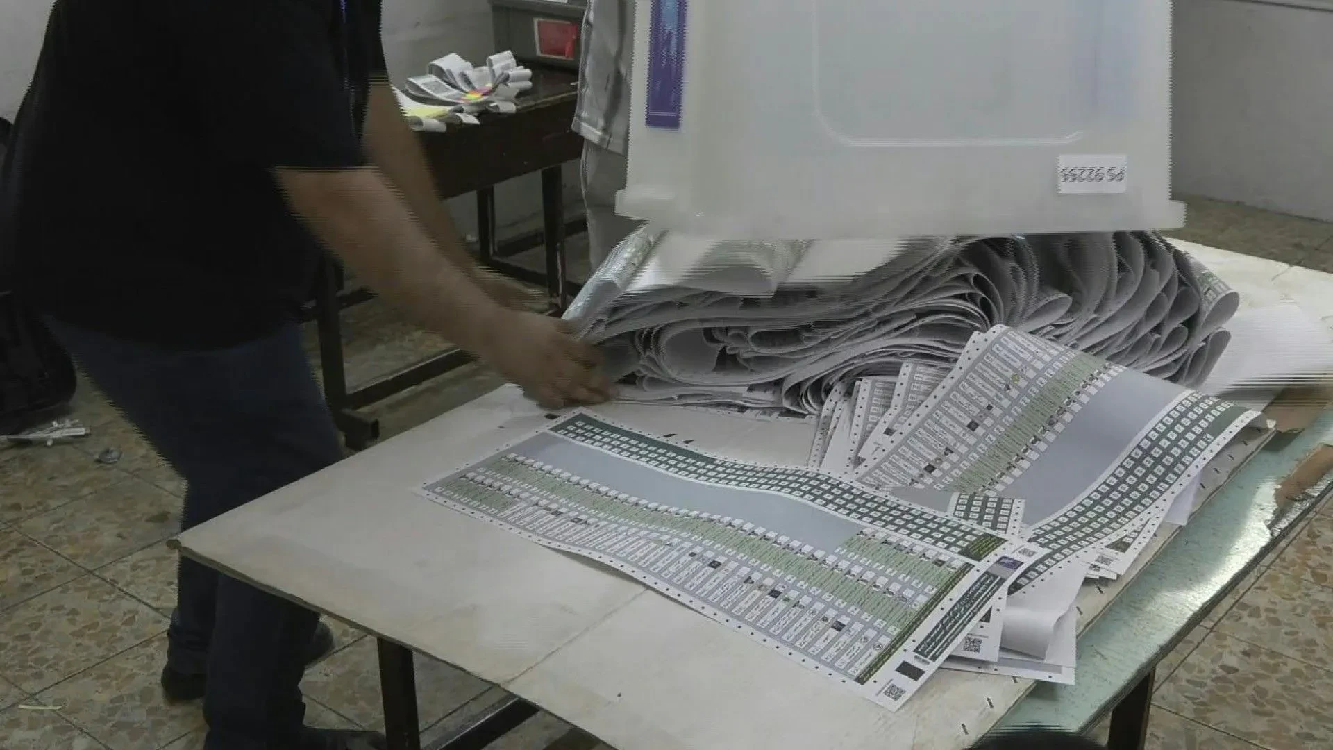 Zamykanie lokali wyborczych w irackich wyborach parlamentarnych