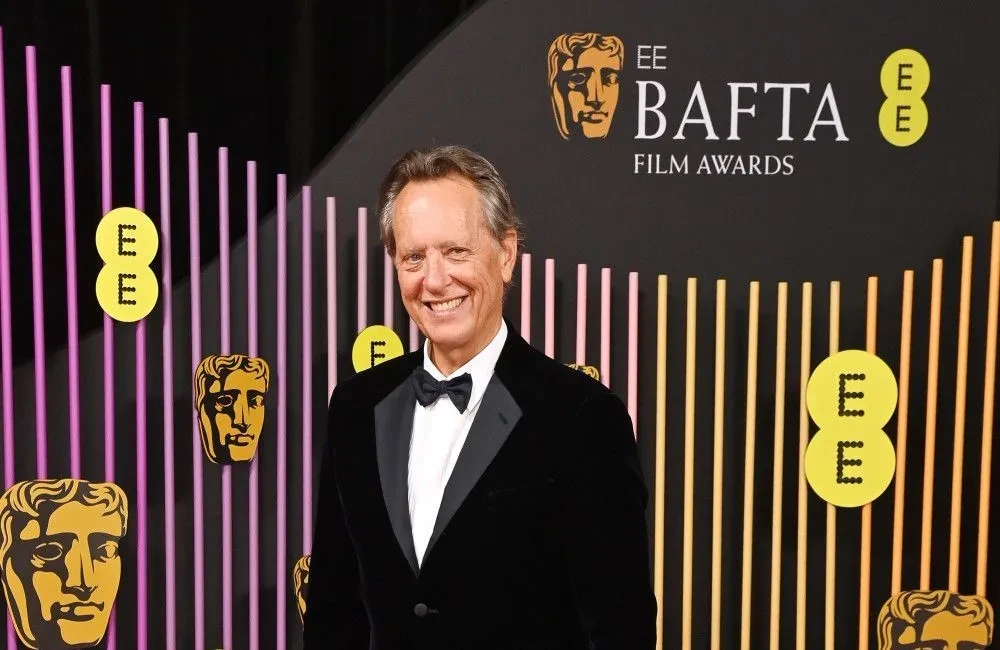 Richard E. Grant jest zadowolony z podróży solo