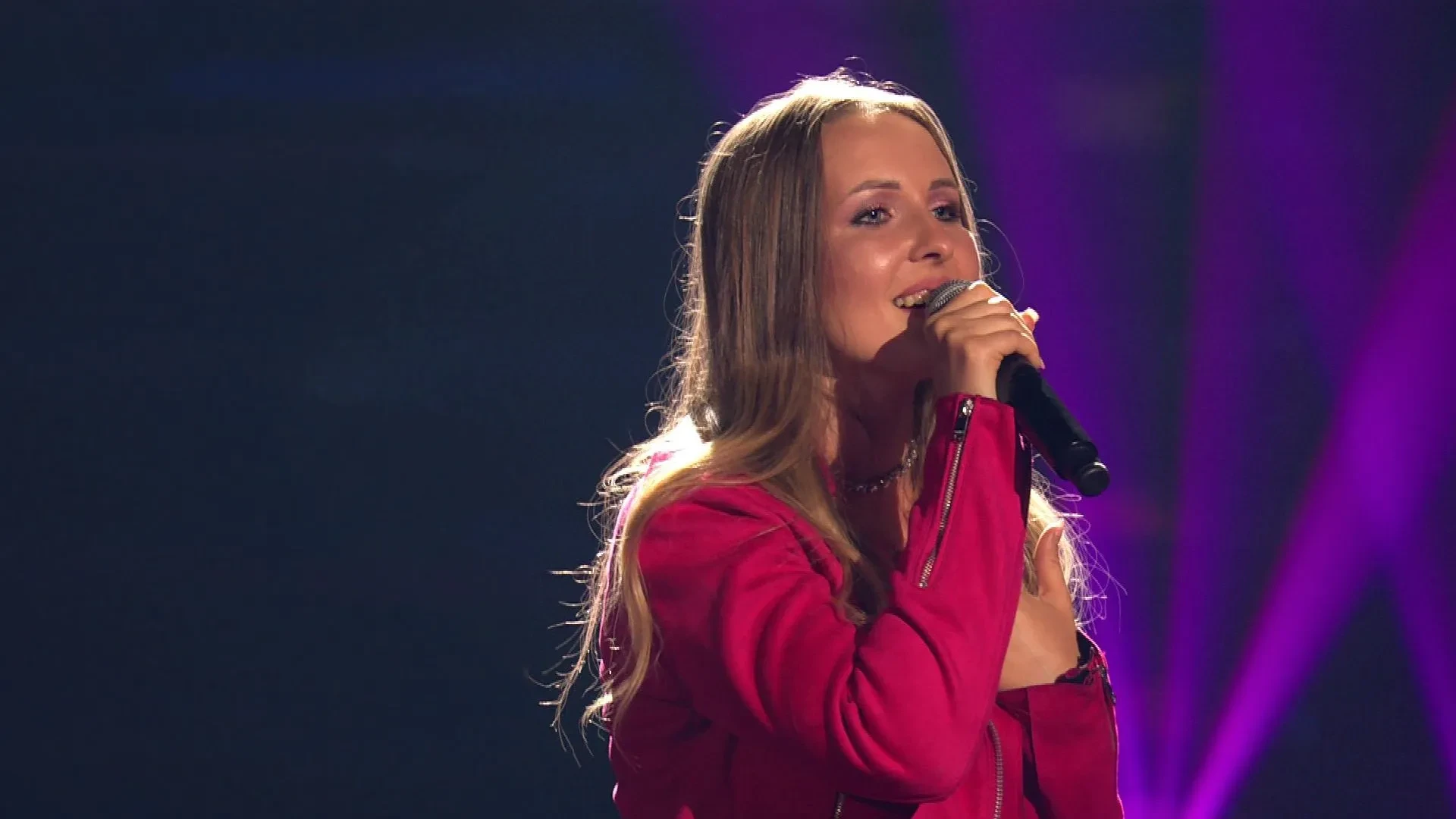 P!NK neu interpretiert: Olena kämpft mit "Trustfall" um einen Hot Seat