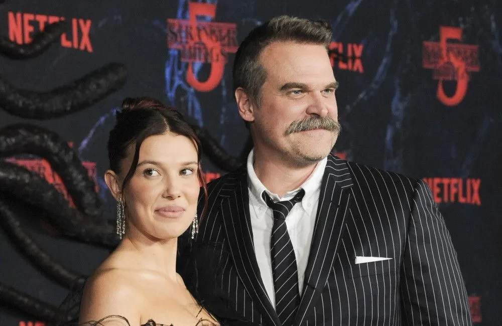 Millie Bobby Brown dice che lei e David Harbour 'danno più valore di ogni altra cosa all’amicizia'